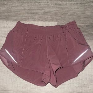 Lululemon 2.5” Hotty Hot shorts